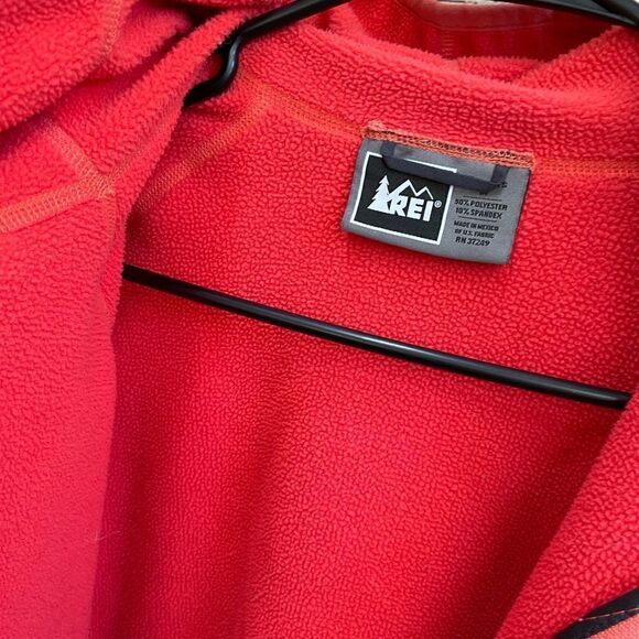 ‎REI WIND PRO POLARTEC HOODED JACKET IN CORAL - Picture 2 of 6